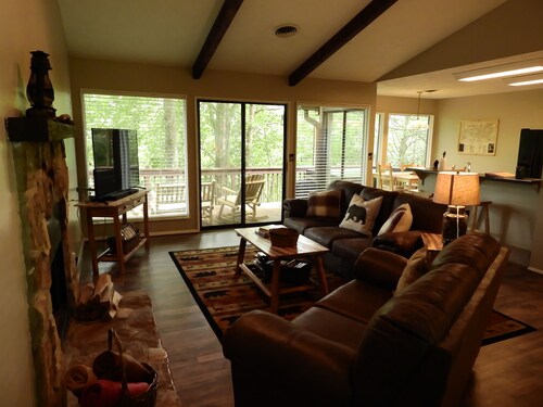 Cozy Bear Lodge on top of Casey's Mountain! - Great Location!!