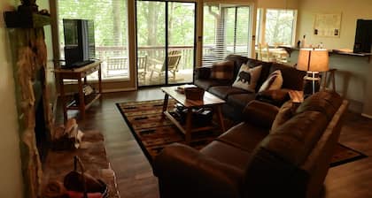 Cozy Bear Lodge on top of Casey's Mountain! - Great Location!!