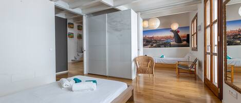 3 bedrooms, iron/ironing board, travel crib, free WiFi