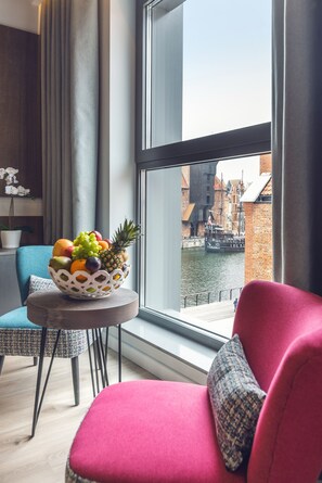 Exclusive Studio Suite | Living area | Flat-screen TV - Comfort Apartments Granaria (Gdansk)