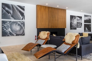 Smart TV, chimenea y tenis de mesa 