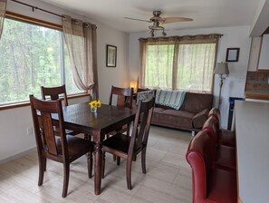 Dining - Cozy lake house escape w/covered deck to enjoy the views & close community beach (Davenport)