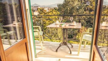 Deluxe Triple Room (Cèdre) | Balcony