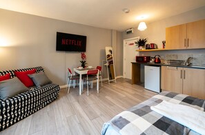 Studio Apartment 3 | Hypo-allergenic bedding, desk, free WiFi, bed sheets - Grey Stone Studio Apartments (Halifax)