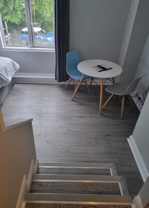 Studio Apartment 6 | Hypo-allergenic bedding, desk, free WiFi, bed sheets - Grey Stone Studio Apartments (Halifax)