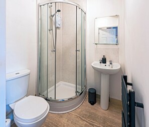 Studio Apartment 4 | Bathroom shower