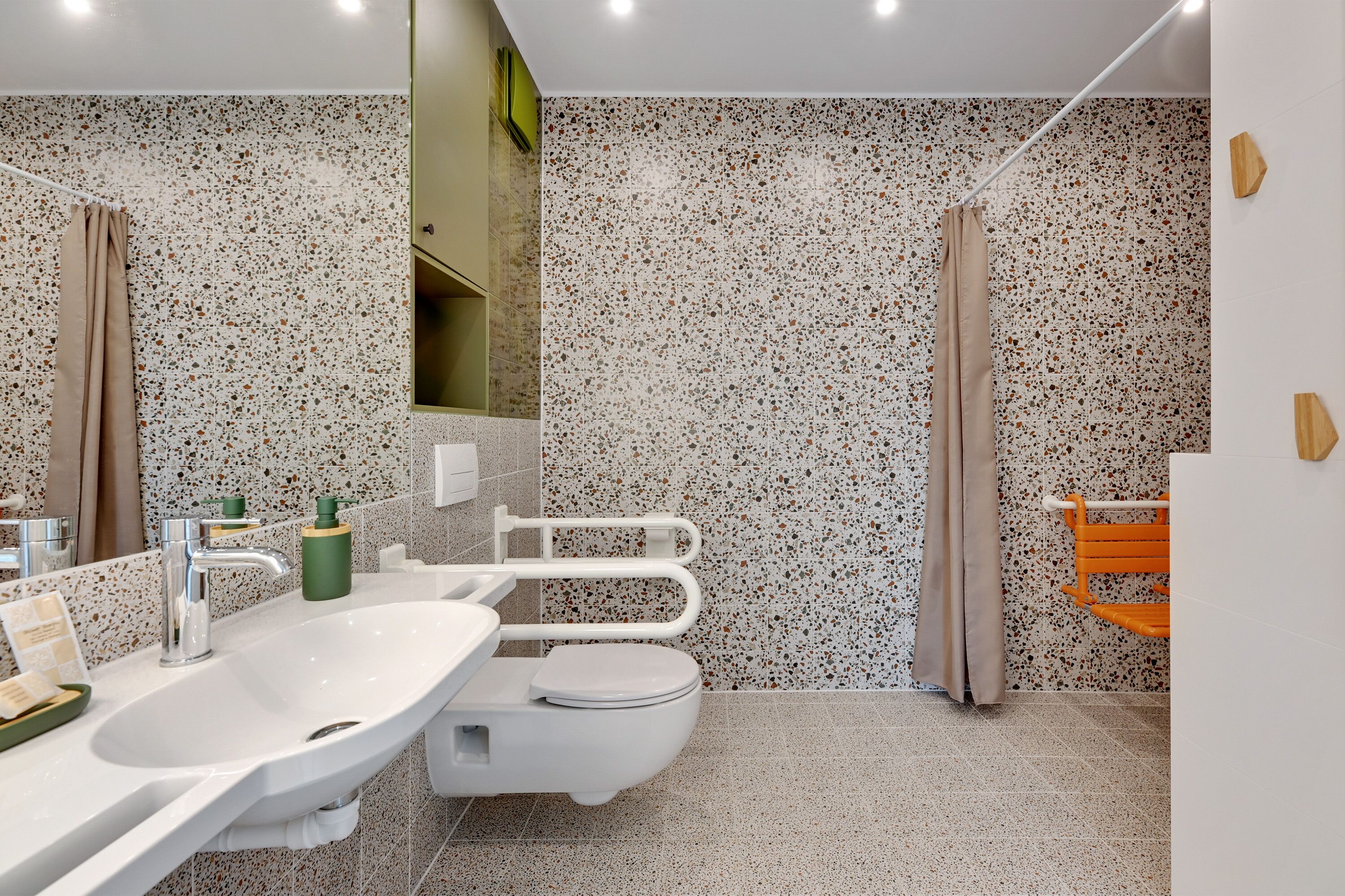 Une salle de bain moderne avec un grand lavabo, des toilettes et une douche.