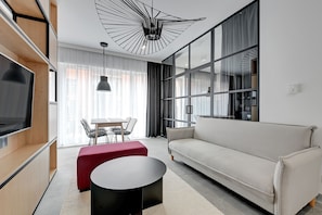 Design-Apartment, 1 Schlafzimmer | Wohnbereich | 30-cm-Flachbildfernseher mit Kabelempfang, Fernseher