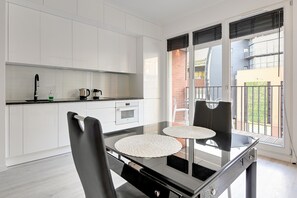 Standard-Apartment, 1 Schlafzimmer | Eigene Kochnische | Großer Kühlschrank, Wasserkocher mit Kaffee-/Teezubehör, Wasserkocher