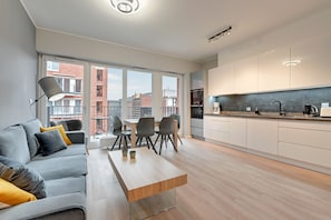 Apartamento premier, 1 quarto | Sala de estar | TV de tela plana 30 cm com canais a cabo, TV