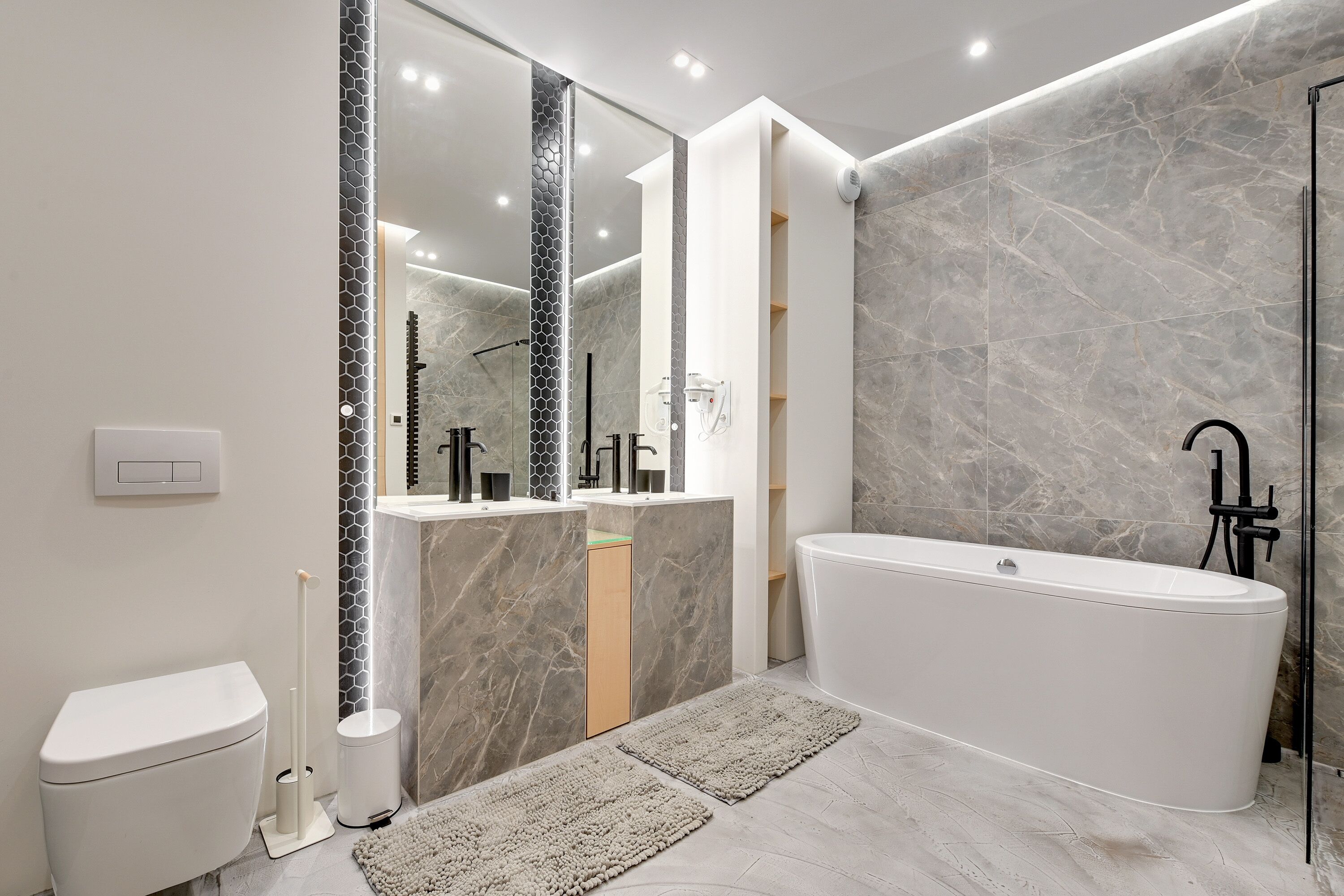 Design Apartment, 1 Bedroom | Bathroom | Hair dryer, towels, soap, toilet paper
