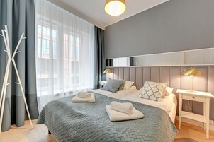 Apartemen Deluks, 1 kamar tidur | Setrika/meja setrika, Wi-Fi gratis, dan didekorasi berbeda-beda