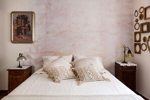 1 habitación, tabla de planchar con plancha, wifi gratis y ropa de cama 