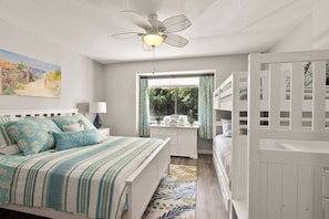 2 bedrooms, iron/ironing board, travel cot, WiFi - 2 Bed 2 and one half Bath 34 Coligny Villa Near Beach & Plaza (Hilton Head Island)