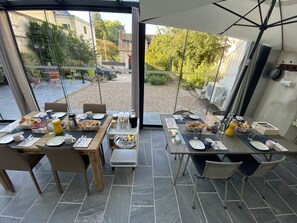 Café da manhã continental grátis todos os dias