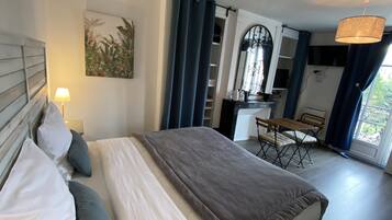 BOHEMIAN INSPIRATION | Minibar, individually decorated, individually furnished, blackout drapes