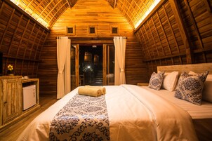 Minibar, free WiFi, bed sheets