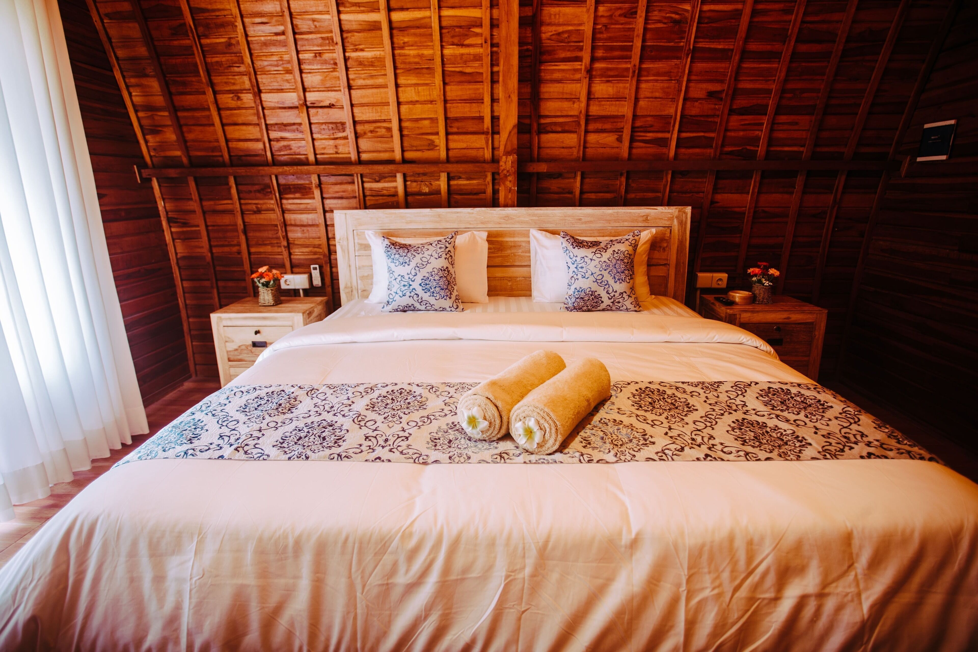 Minibar, free WiFi, bed sheets