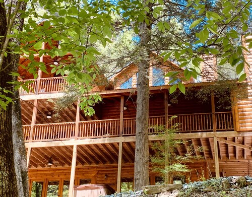 LARGE elegant DESIGNER mountain cabin home on RIVER COOSAWATTEE perfect4families