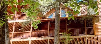LARGE elegant DESIGNER mountain cabin home on RIVER COOSAWATTEE perfect4families