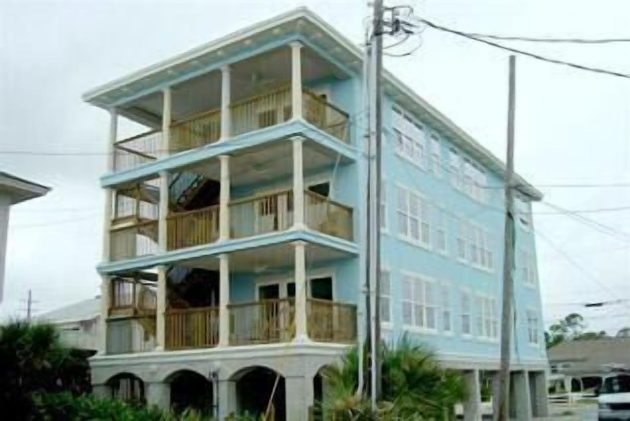 3-bedroom 2 baths with Oceanview, 1st floor