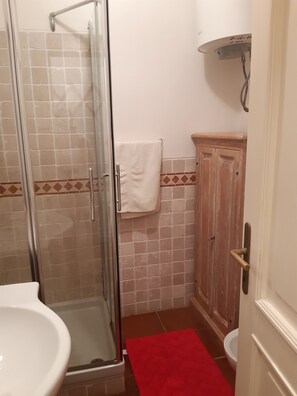 Shower, hair dryer, bidet, towels - Apartment in the center of Porto Rotondo (Porto Rotondo)