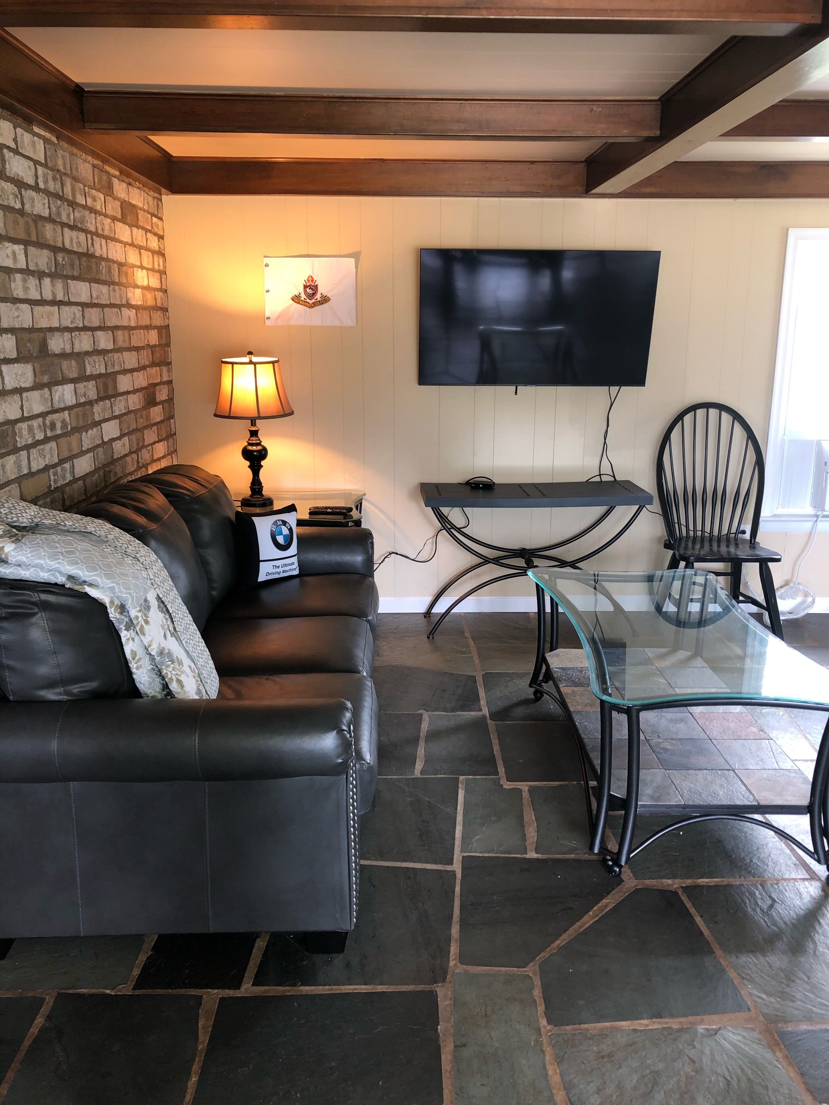 Smart TV, fireplace, books, stereo