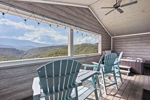 Property grounds - 3 King Bedrooms • Near Dolly • Indoor Pickle Ball • Luxury Cabin w/ Hot Tub (Gatlinburg)