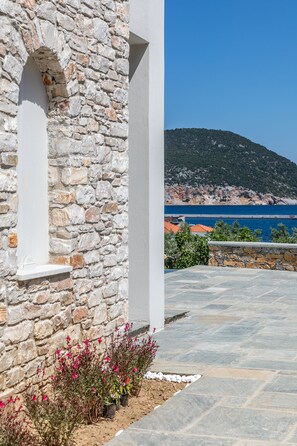 Property grounds - Villa Kingstone Luxury property