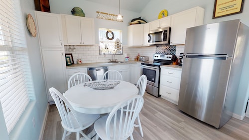 Close to Restaurants,  Ample Parking, Boats Allowed