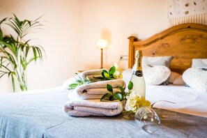 3 عدّة غرف نوم ومكواة/لوح كي وواي فاي مجانًا وملاءات أسرّة