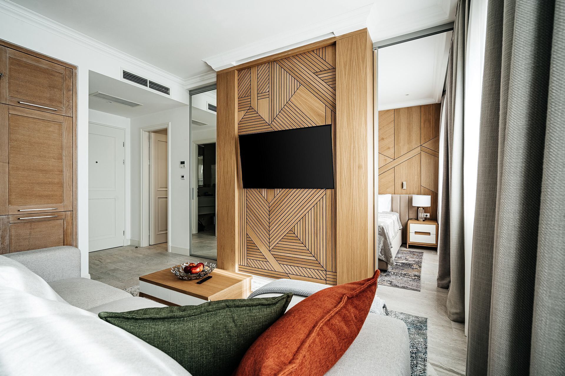 Apartment | Living area | 142-cm TV with digital channels, table tennis