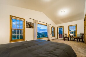 3 bedrooms, desk, iron/ironing board, travel cot