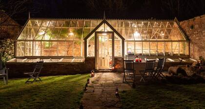 3 bedroomed holiday cottages that sleeps 5, with one off road car parking space and indoor pool