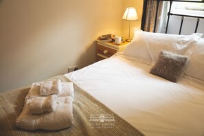1 bedroom, iron/ironing board, internet, bed sheets