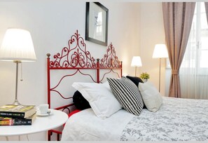 2 bedrooms, iron/ironing board, travel cot, free WiFi