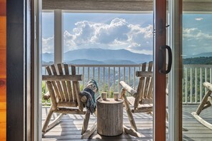 Interior - Couples Getaway-Many Bears-3 King Beds-Hot Tub-MNT TOP PROP-Near Dollywood! (Gatlinburg)