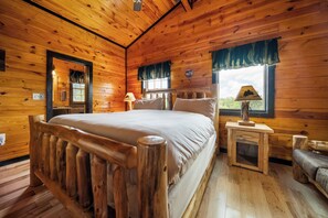 3 bedrooms, iron/ironing board, free WiFi, bed sheets - Couples Getaway-Many Bears-3 King Beds-Hot Tub-MNT TOP PROP-Near Dollywood! (Gatlinburg)