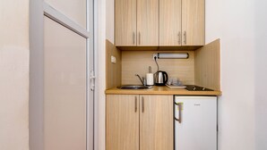 Perhestudiosviitti | Yksityinen keittonurkkaus | Jääkaappi, vedenkeitin