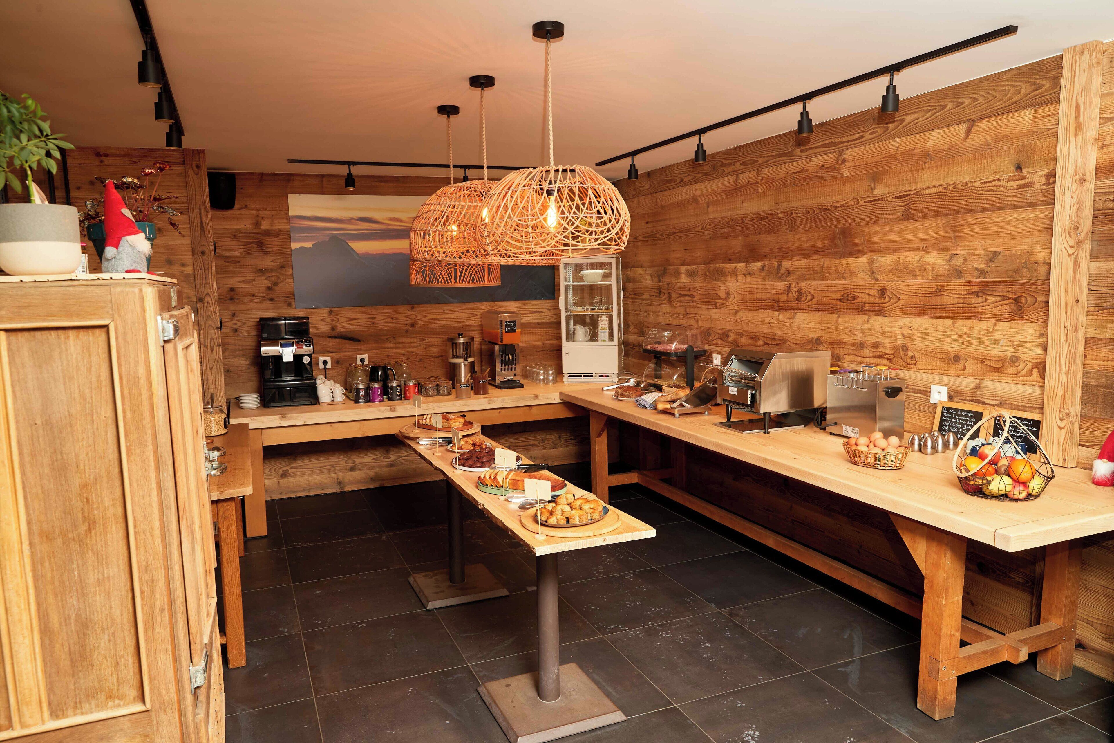 Free daily continental breakfast