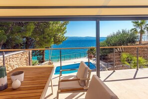 Outdoor dining - Beachfront Casa Ahoi with 2 bedrooms, heated pool, Villa with amazing sea views (Omis)