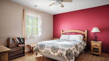 3 bedrooms, desk, iron/ironing board, WiFi