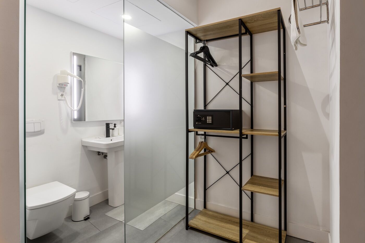 Photo - Antiguo Brondo Selfcheck-in Smart Rooms