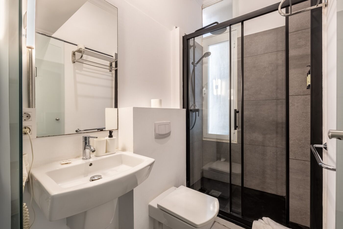 Photo - Antiguo Brondo Selfcheck-in Smart Rooms