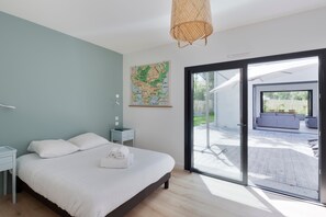 5 bedrooms, iron/ironing board, free WiFi, bed sheets