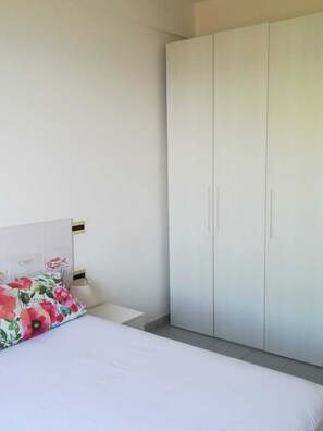 2 chambres, fer et planche à repasser, accès Internet