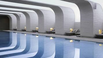 Piscina interna, piscina externa sazonal, guarda-sóis, espreguiçadeiras