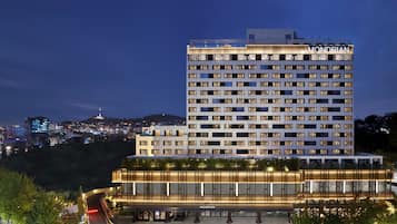 Panoramic Süit, 1 En Büyük (King) Boy Yatak, Şehir Manzaralı | 1 yatak odası, kaliteli yatak takımı, minibar, odada kasa