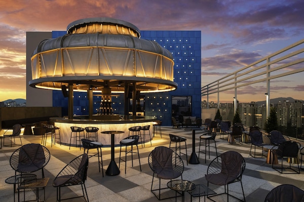 Phục vụ bữa sáng, bữa trưa, bữa tối, món ăn kiểu Địa Trung Hải