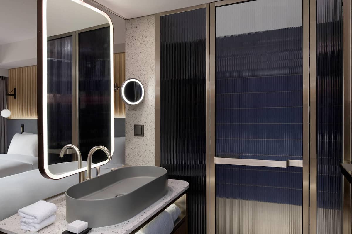 1 bedroom, premium bedding, minibar, in-room safe